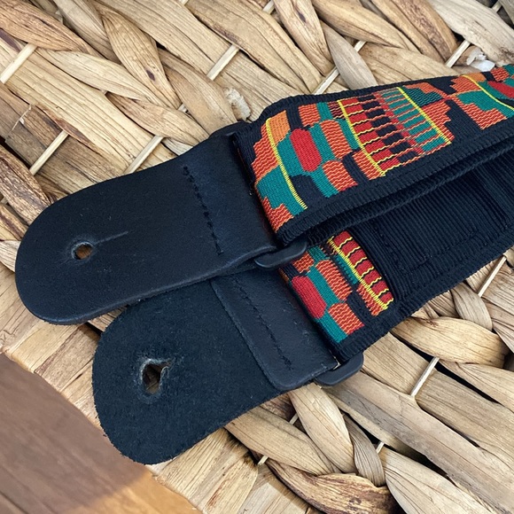 Planet Waves adjustable guitar strap. - Picture 2 of 3